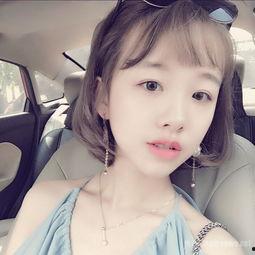 网红阿沁,从素人逆袭到百万粉丝的时尚达人