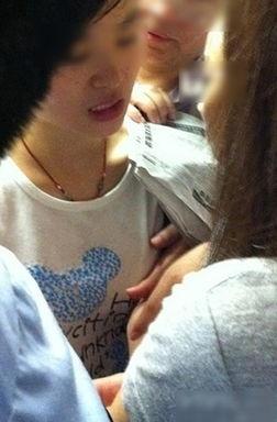 摸奶照片,从摸奶照片看网络暴力与道德沦丧